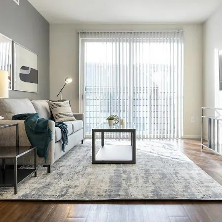 Landing At Lofts At Sylvan Thirty - 2 Bedrooms In West Dallas